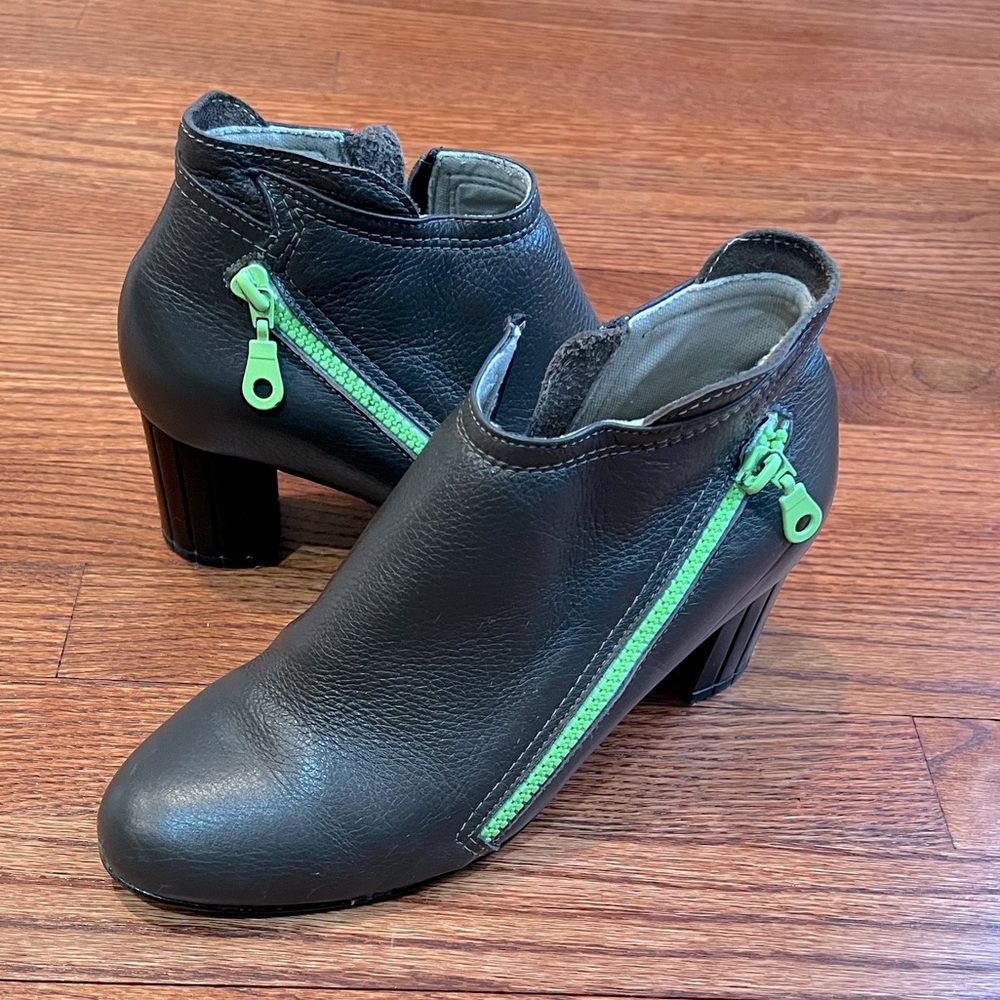 Gorgeous grey pebble leather booties with green zipper accent.